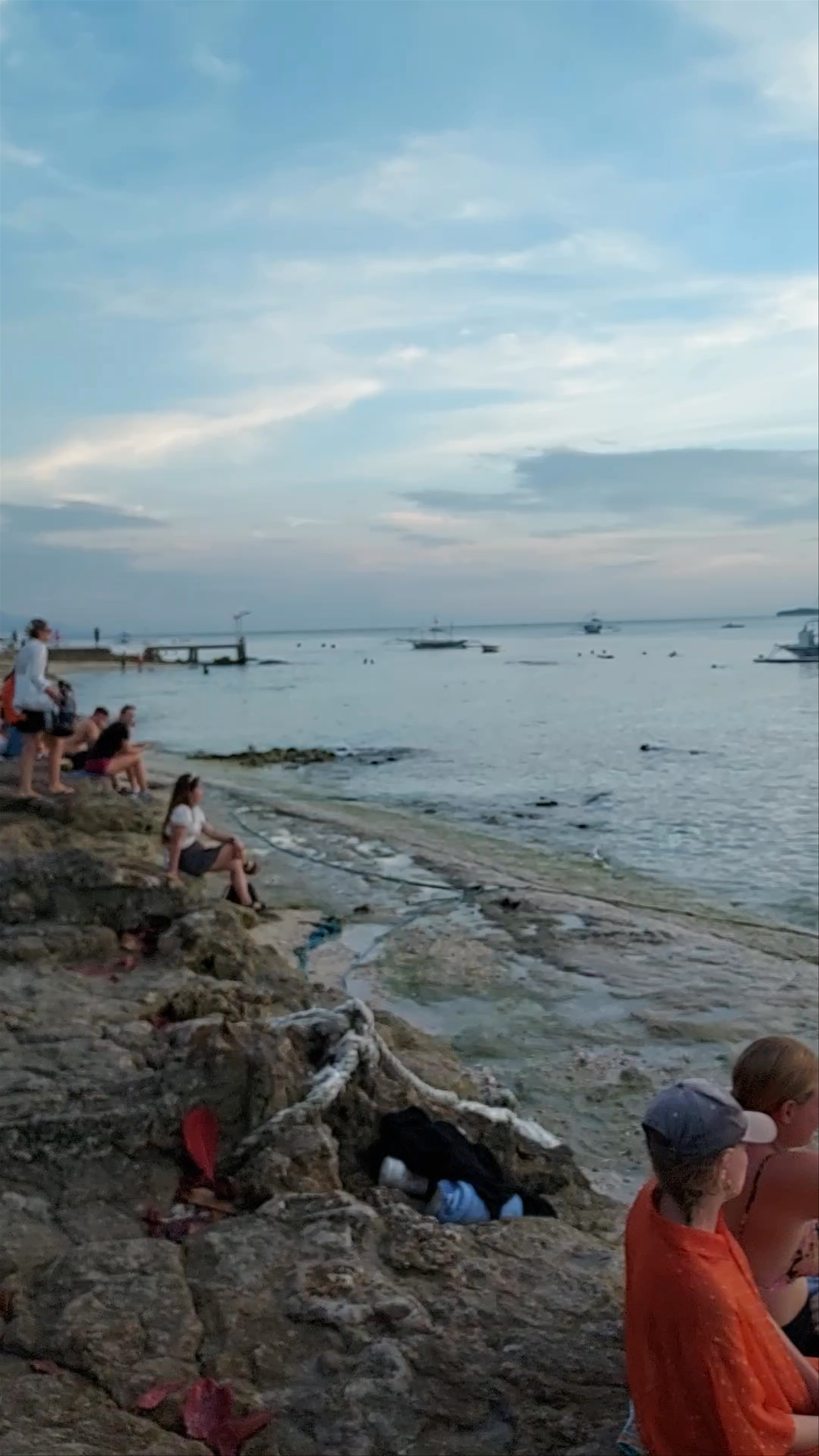 Panagsama Beach: Sunset Serenity and Coastal Vibes in Moalboal, Cebu