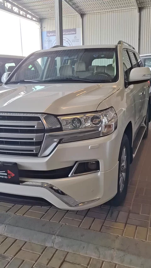 تويوتا لاندكروزر GXR 2017