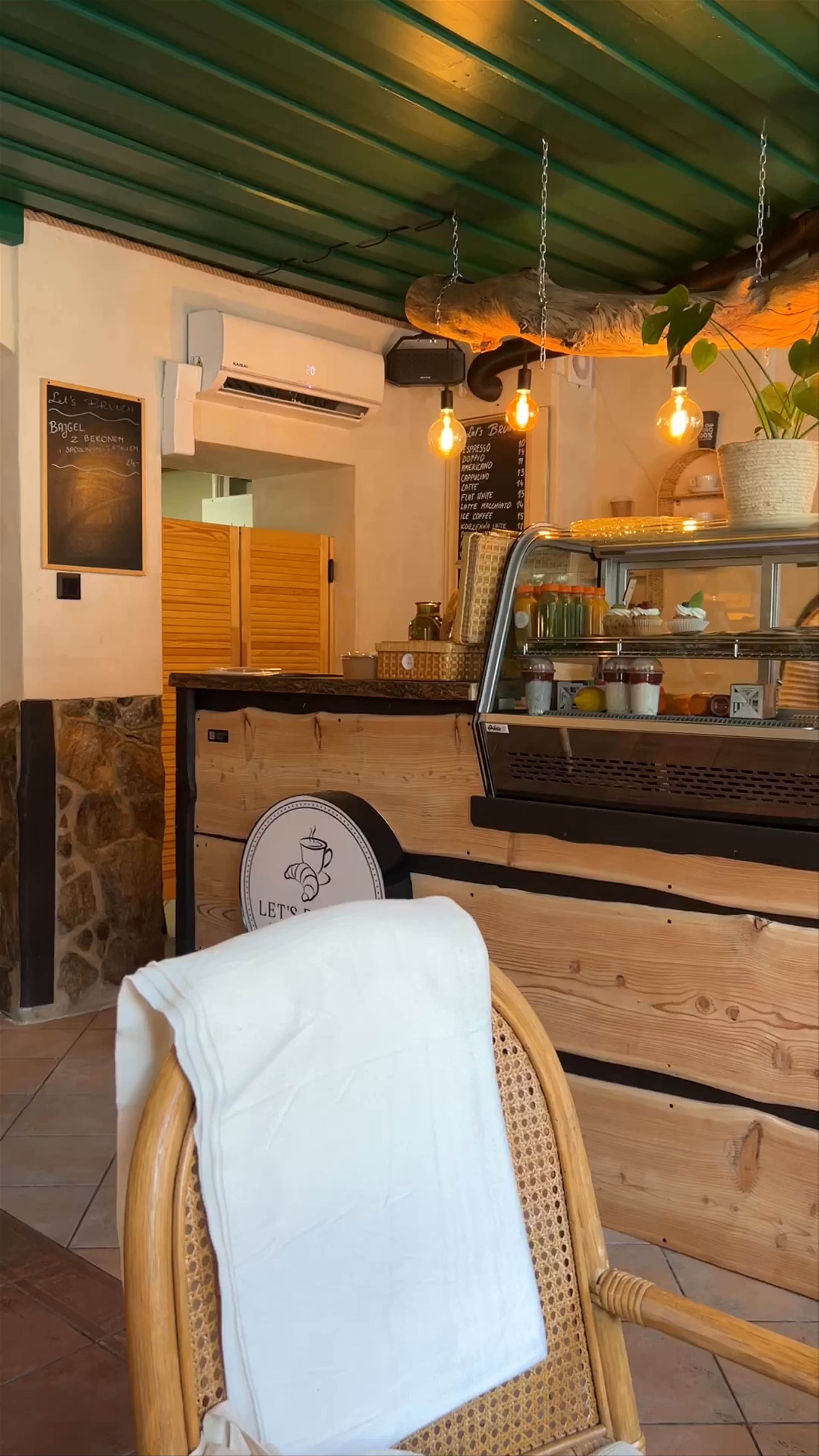 Let's BRUNCH: Cozy Café Charm in Jelenia Góra, Poland