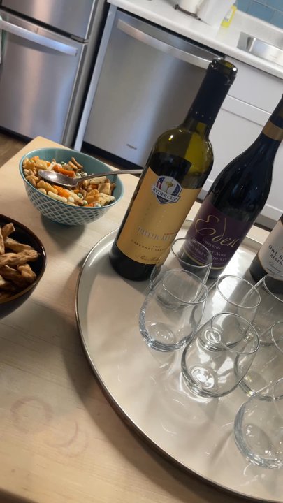 Back Bay Inn - Welcome "Wine Tasting" complementary so cute - Hotels Near Me - Los Osos, California