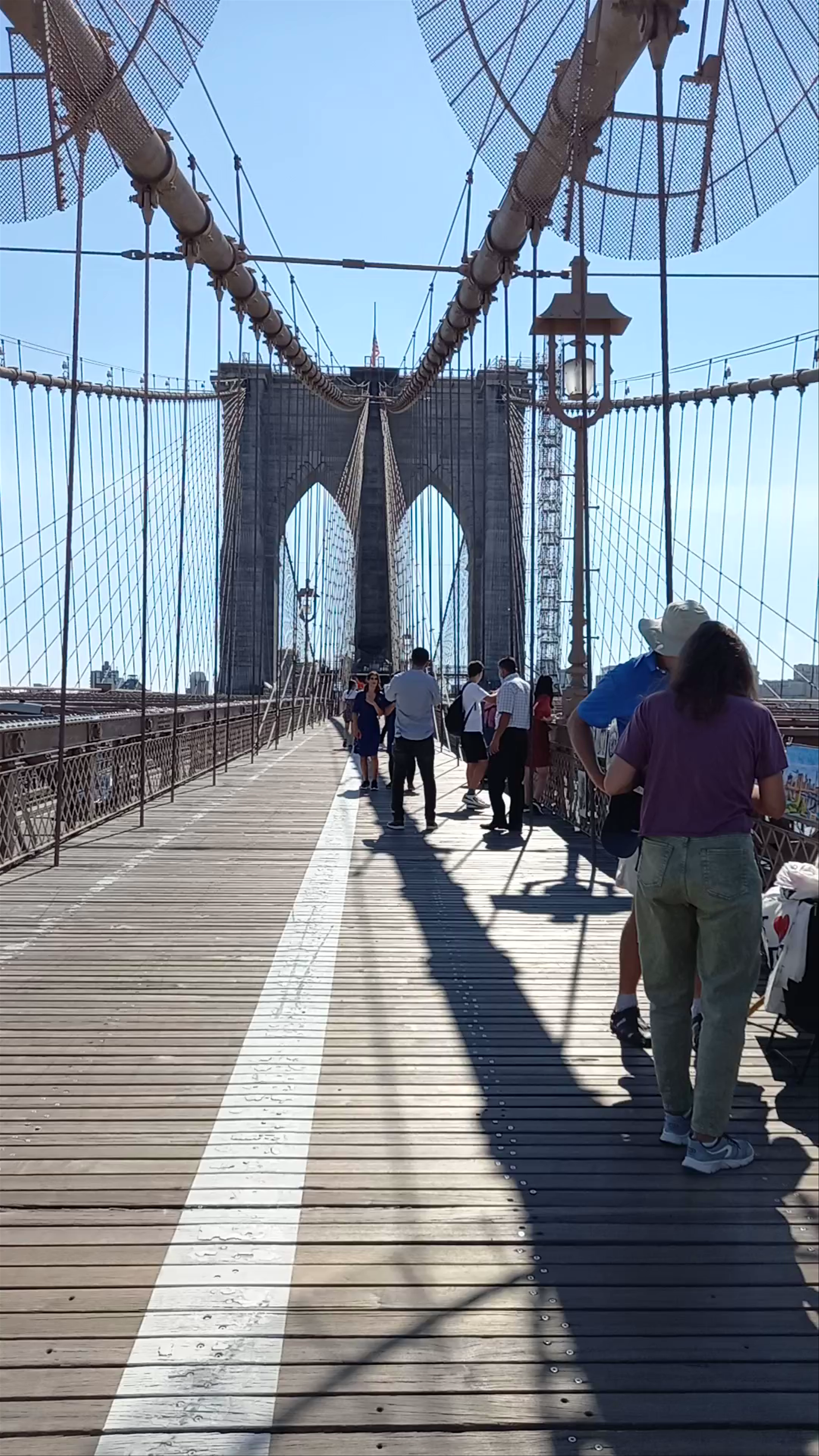 Brooklyn Bridge Walk: Iconic Views and Urban Energy in New York City
