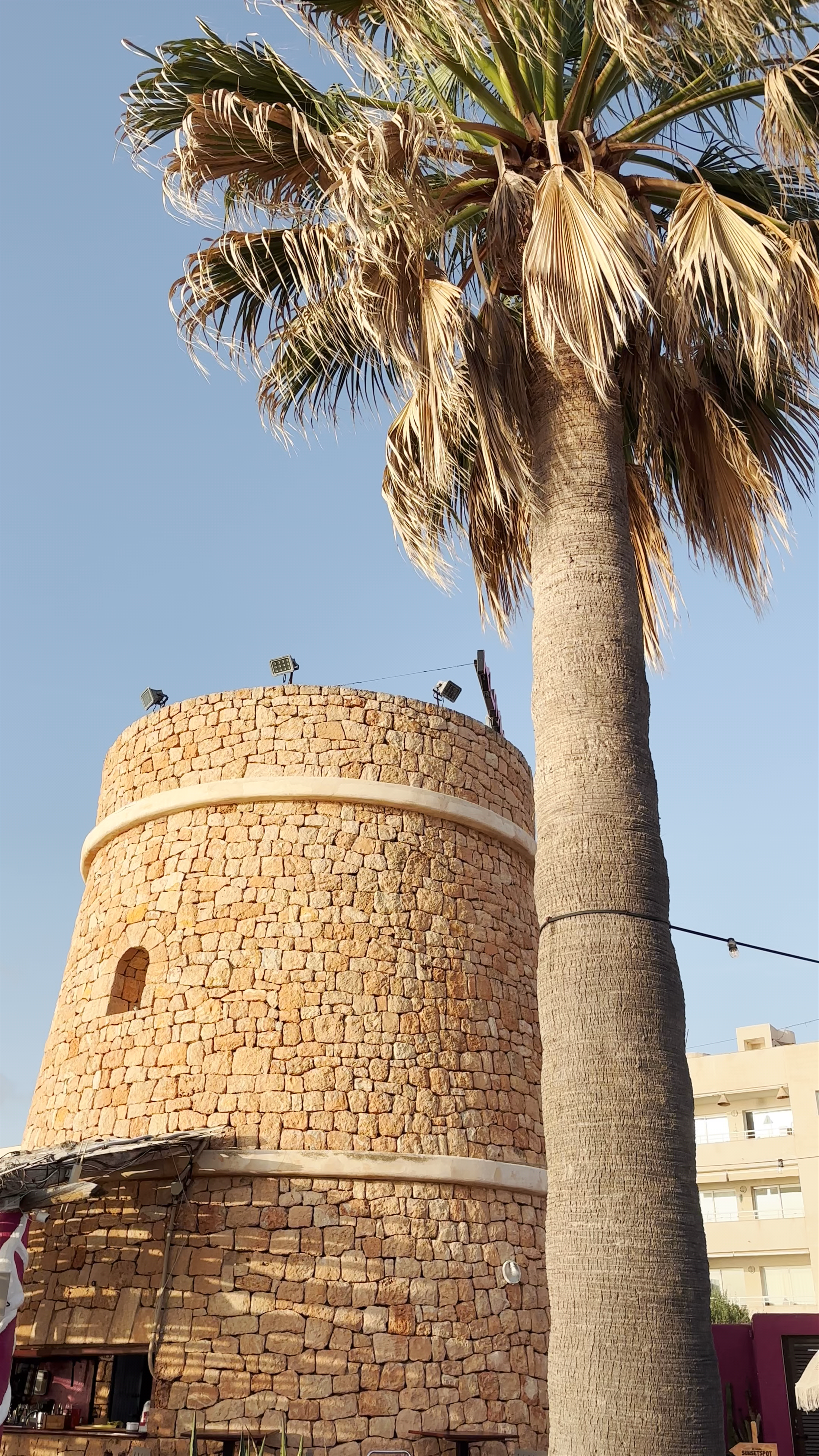 Kumharas Ibiza: Sunset Vibes and Rustic Charm at the Beachfront Venue