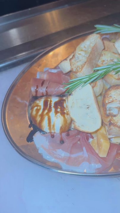 River House Wine & Bar - Charcuterie board - Wine Bars Near Me - Miami, Florida