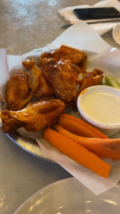 EJ's Pub - Bixby Knolls - Mild hot wings - Sports Bars Near Me - Long Beach, California