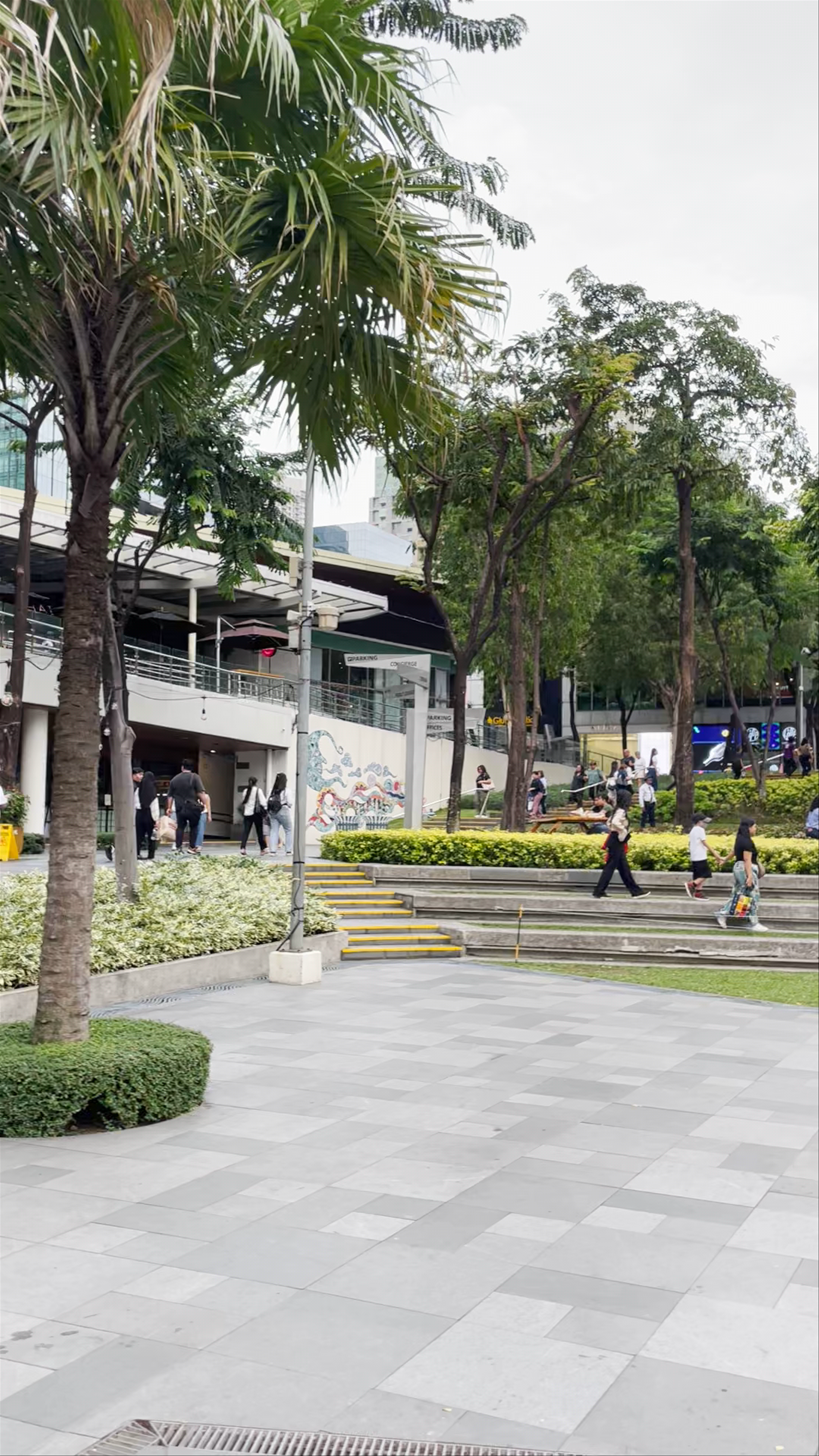 Bonifacio High Street - Central Square