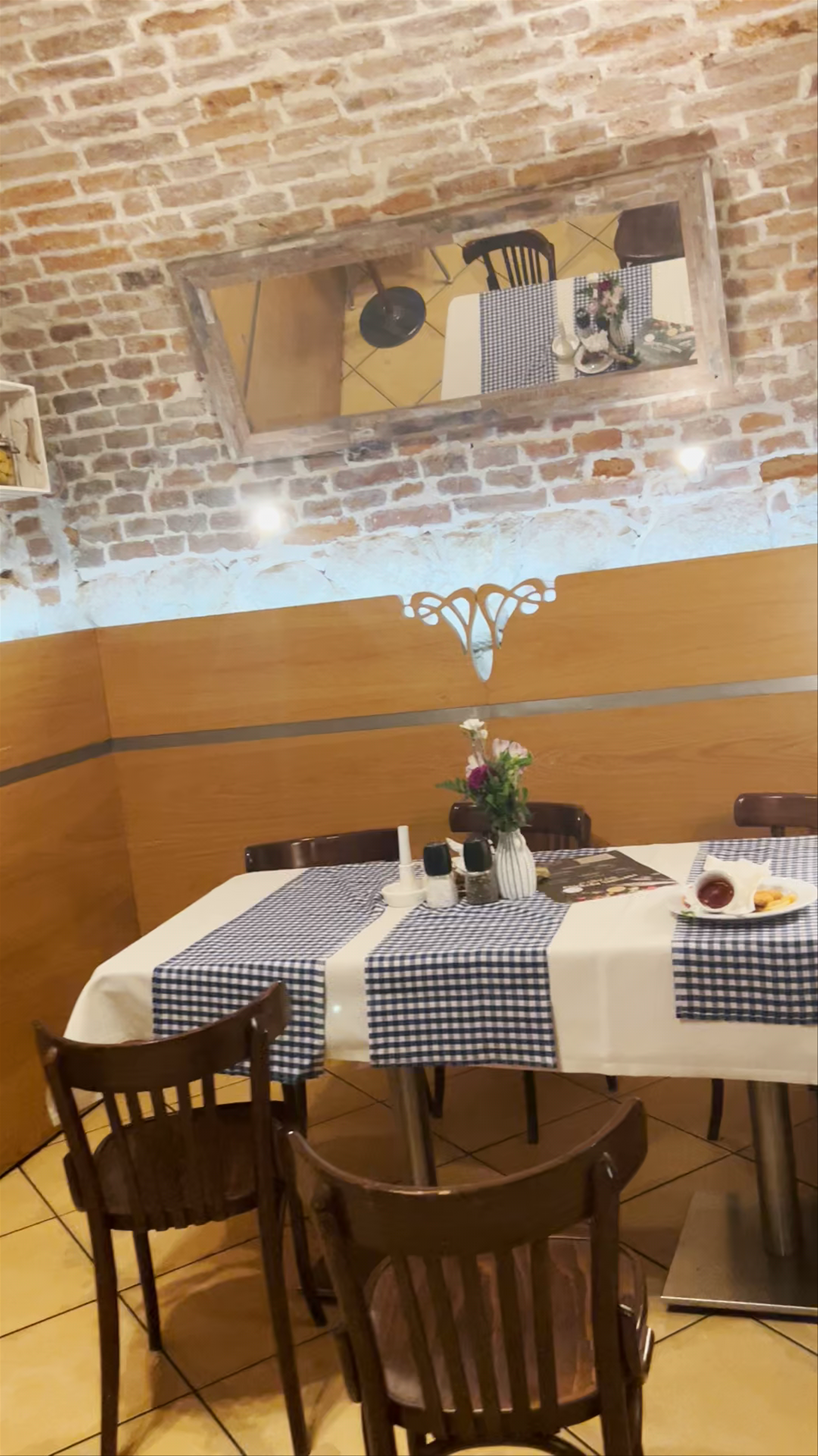 Szalone Widelce: Cozy Dining Experience in Kraków