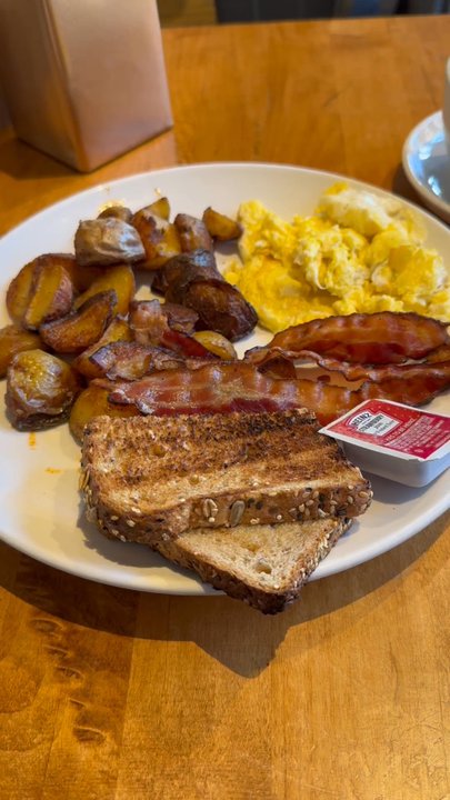 Cafe Astoria - Coffee & Tea Near Me - Saint Paul, Minnesota