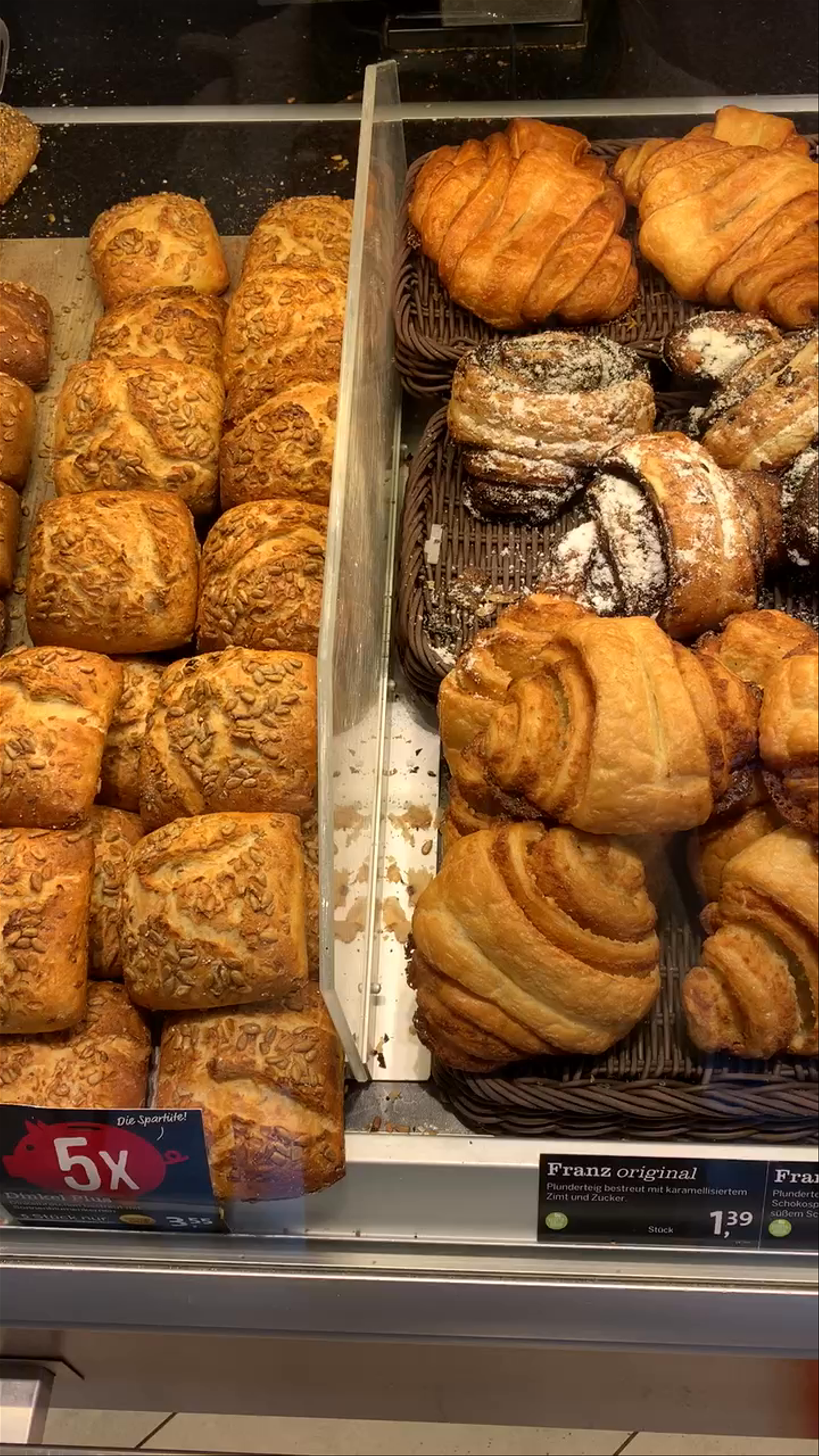 Junge Die Bäckerei: German Bakery Delights in Hamburg