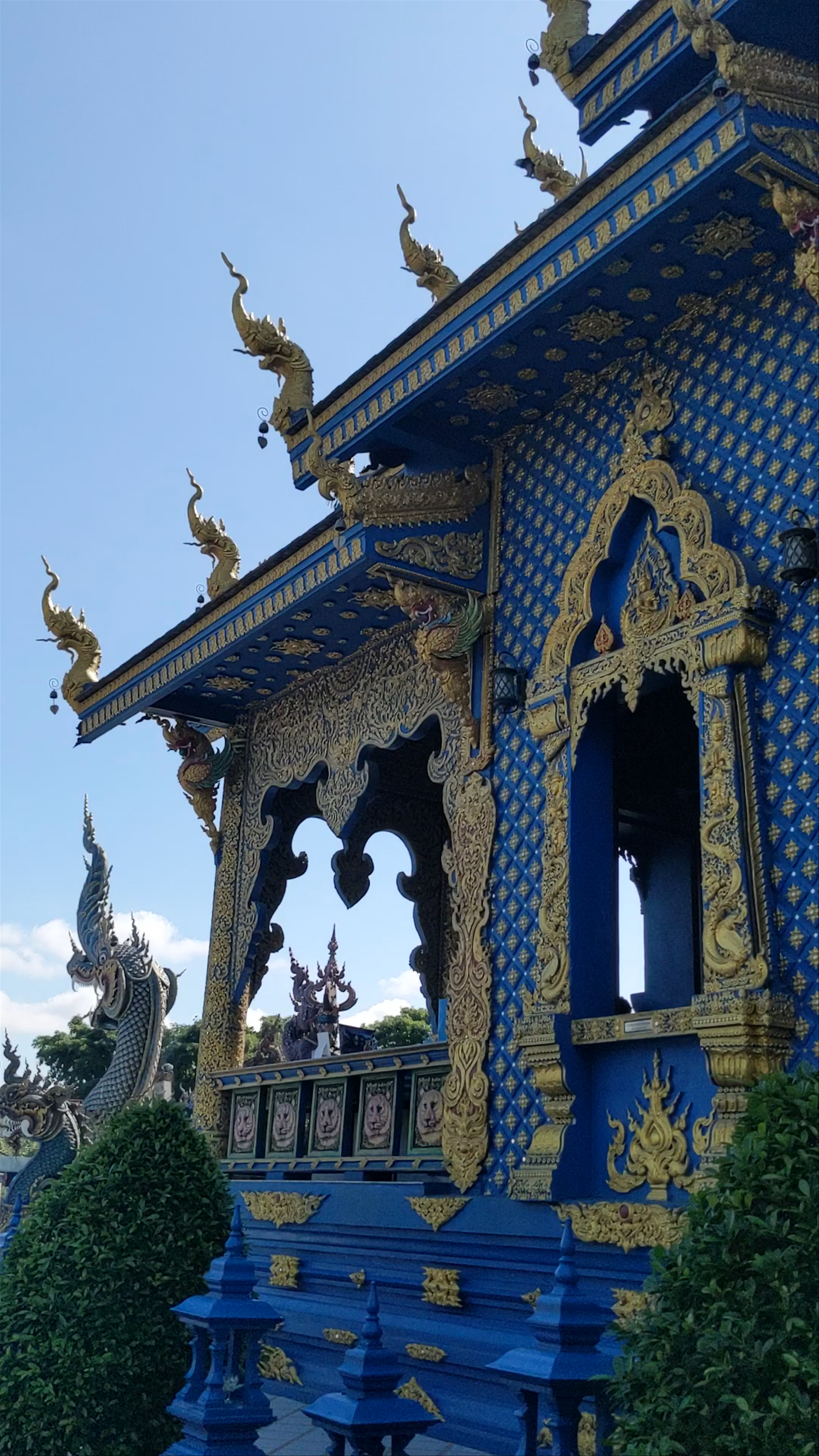Wat Rong Suea Ten (Blue Temple): A Vibrant Spiritual Gem of Chiang Rai