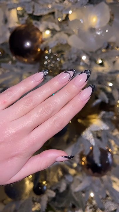V Nail Salon - I always bring an inspirational picture in and Fawn always does such a good job recreating it!! These are my NYE nails - Nail Salons Near Me - Vista, California