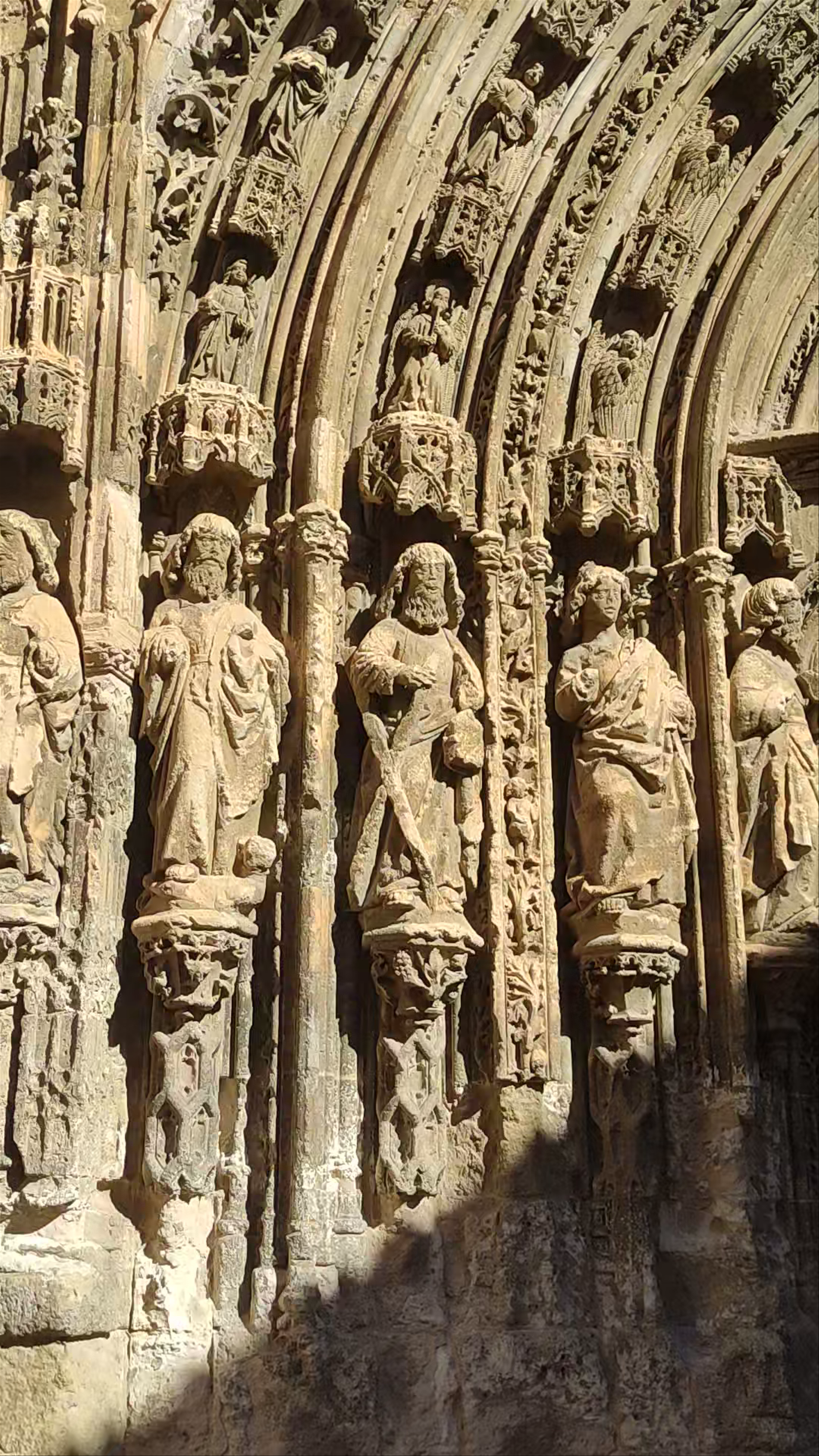Iglesia de Santa María: Gothic Majesty in Requena, Spain