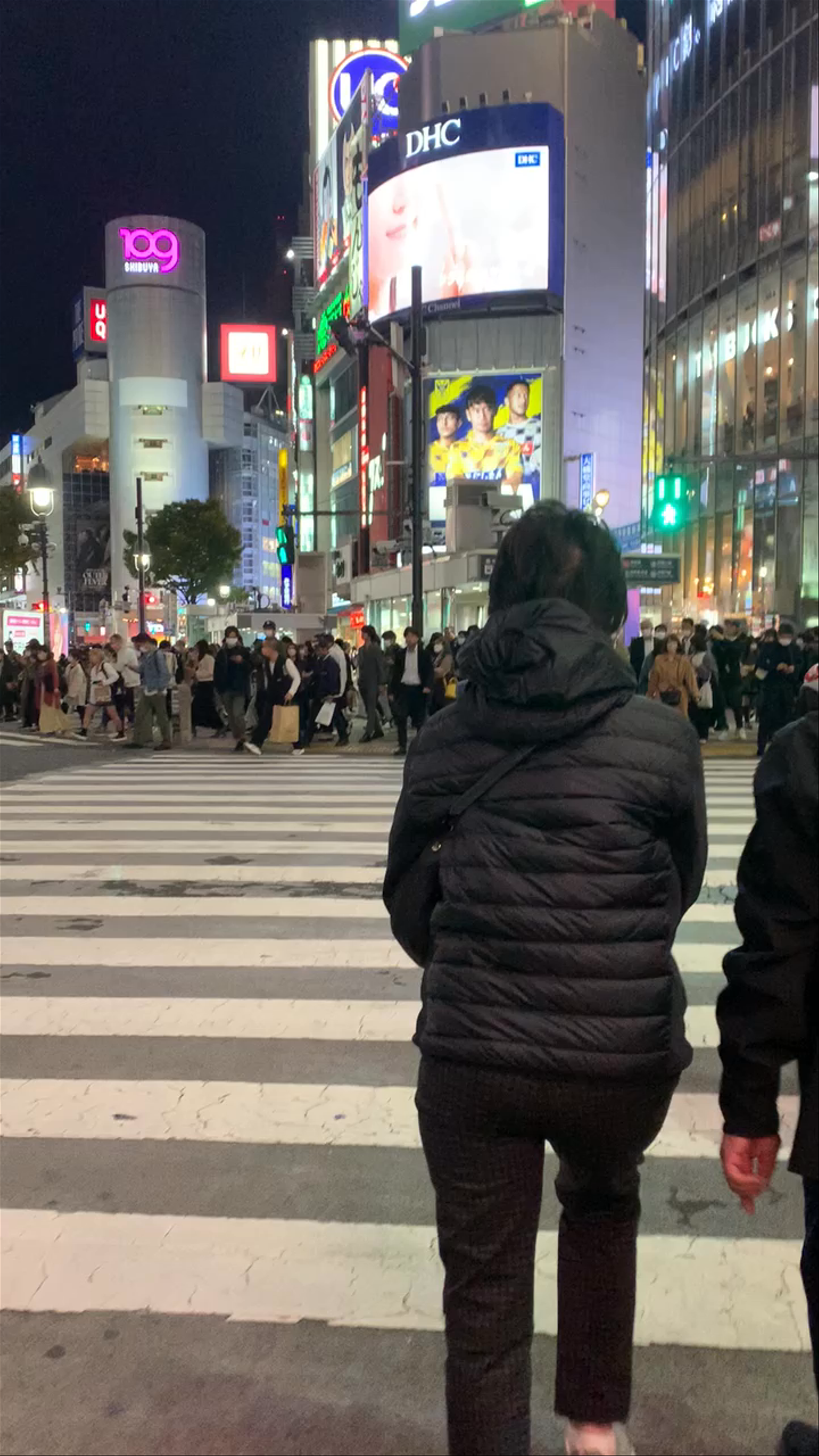 Shibuya Scramble Crossing: Night Pulse of Tokyo