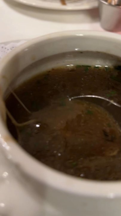 Le Basilic - Delicious French onion soup - French Near Me - Paris, 75