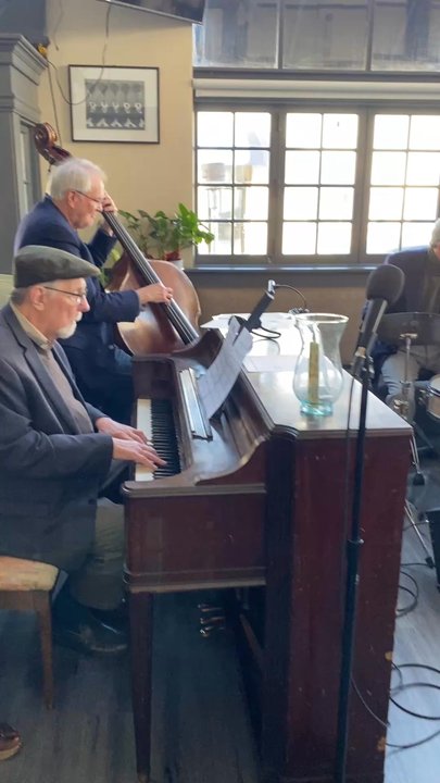 Broadway Grill - Live music - American Near Me - Burlingame, California