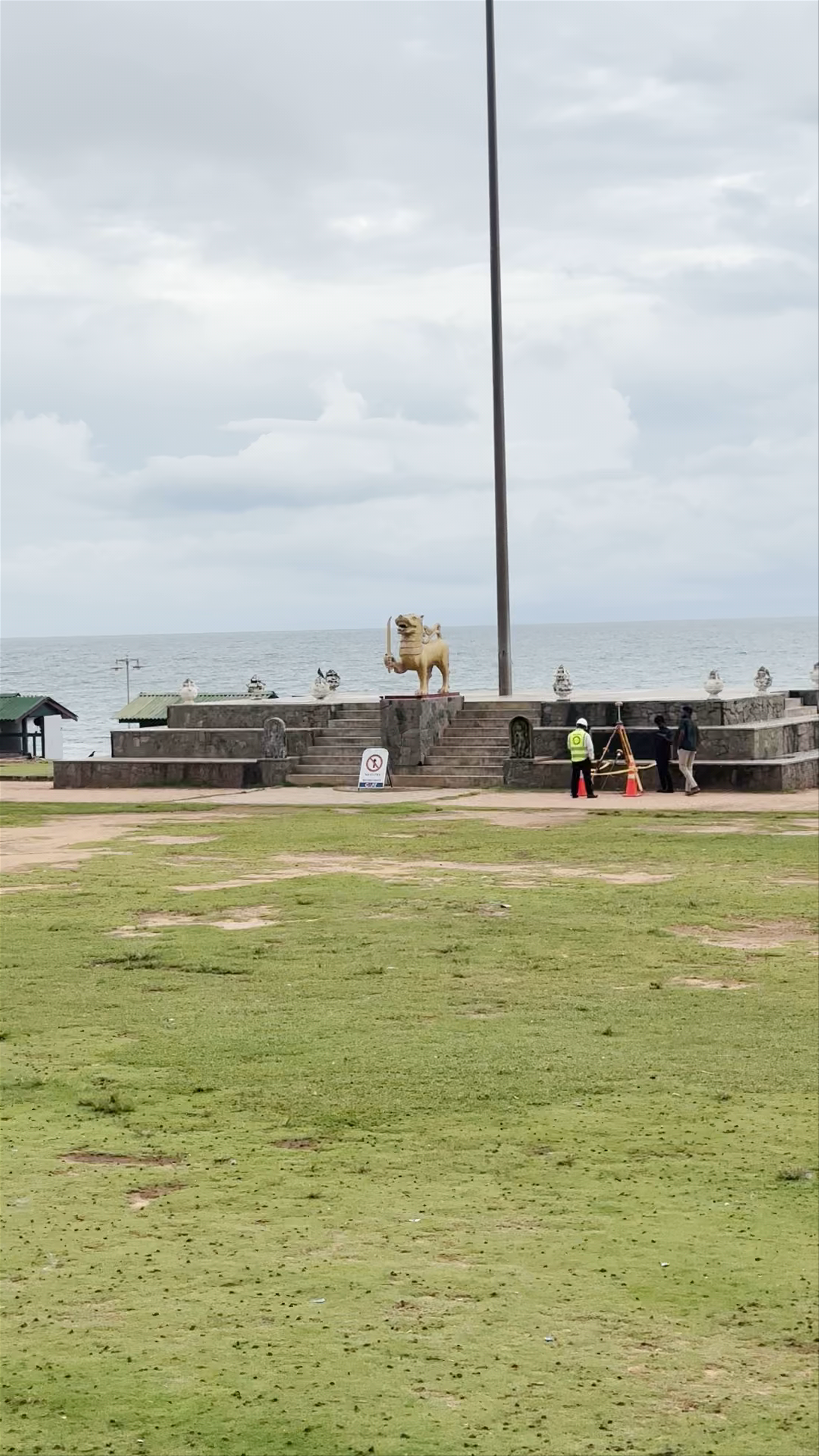 Galle Face Green: Iconic Seaside Promenade in Colombo, Sri Lanka