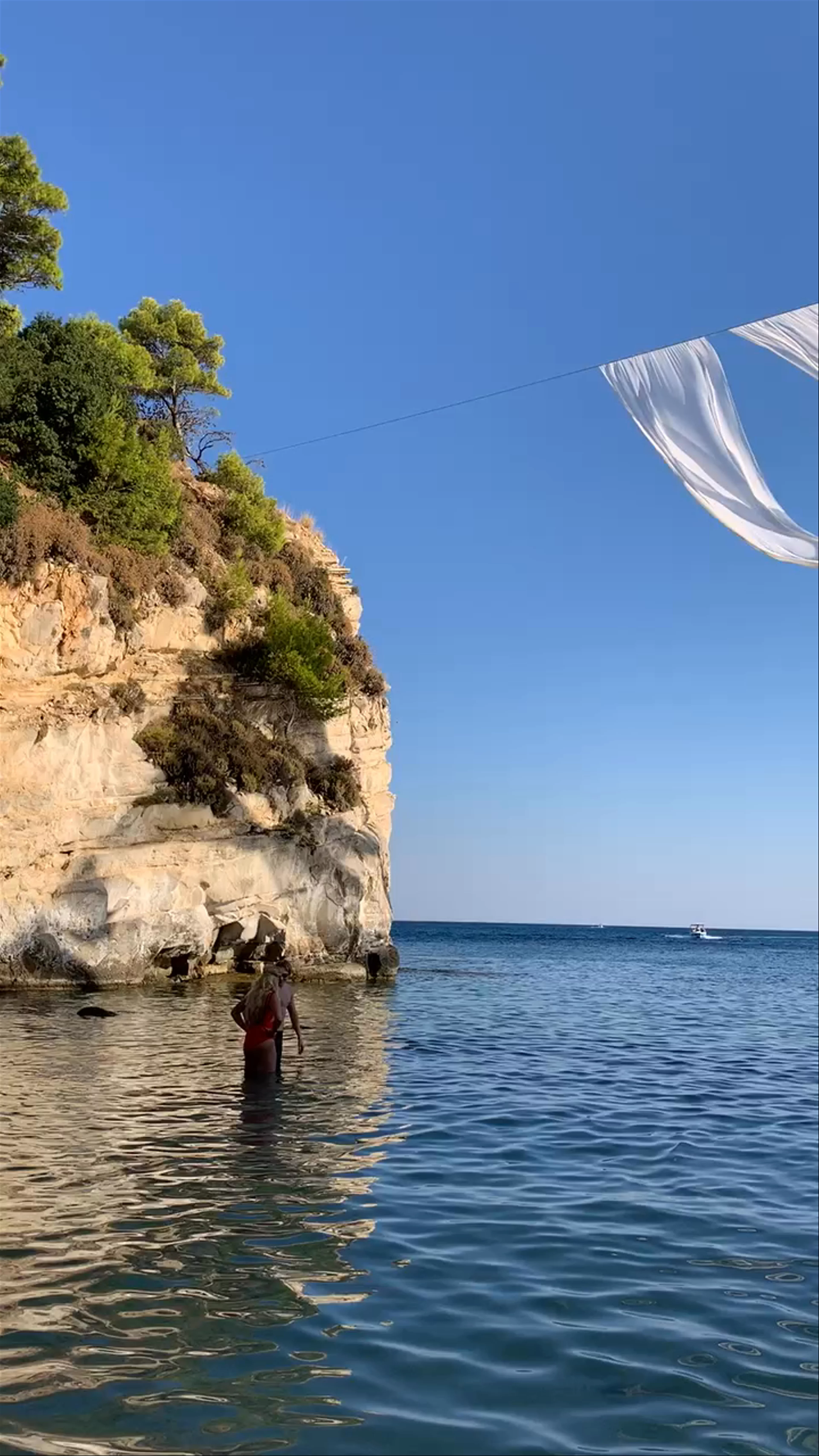 Cameo Island, Agios Sostis