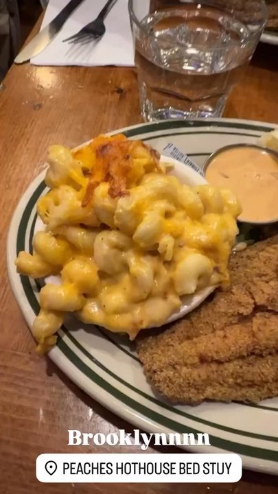 Peaches HotHouse - Soooo good! We all got the catfish and Mac & cheese and it was soooooo good ! The hot honey is rlly rlly good too - Southern Near Me - Brooklyn, New York