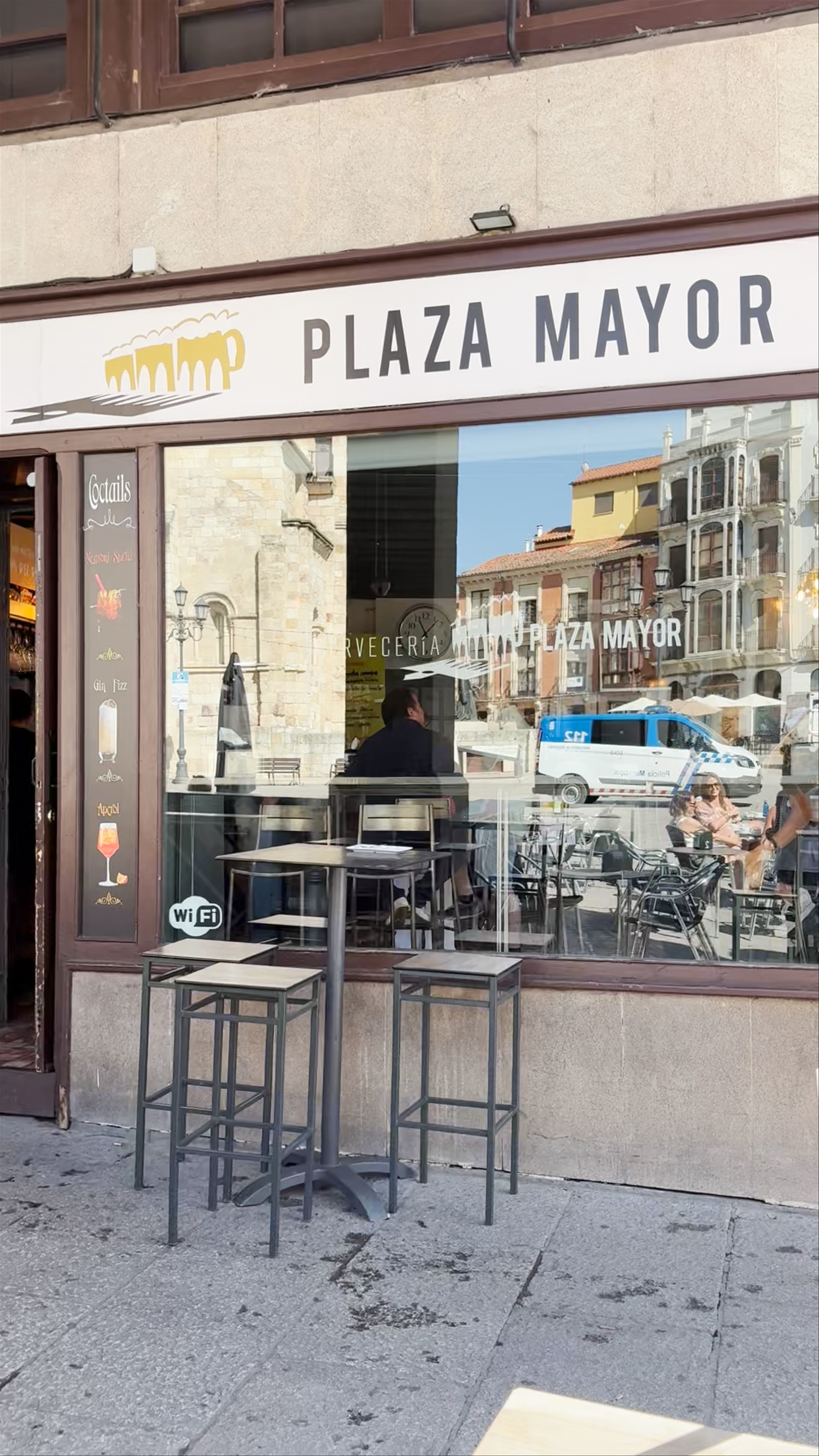 Cervecería Plaza Mayor: Vibrant Tapas & Local Flavor in Zamora
