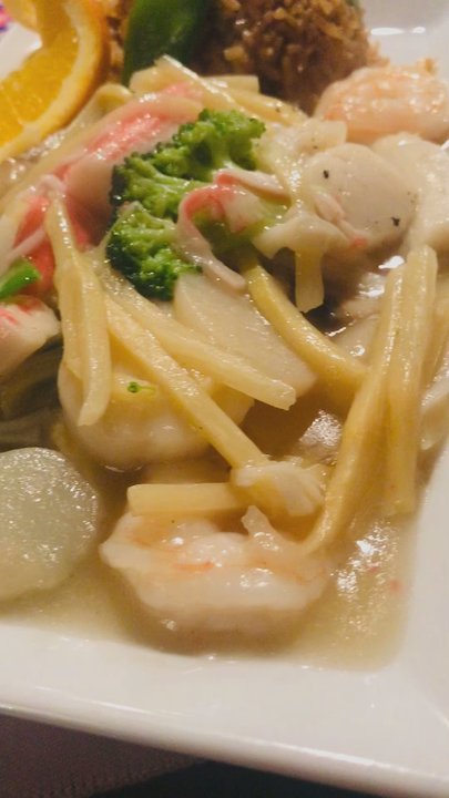 Kue's Cafe - Moo Goo seafood Combo lunch portion - Chinese Near Me - Dunedin, Florida
