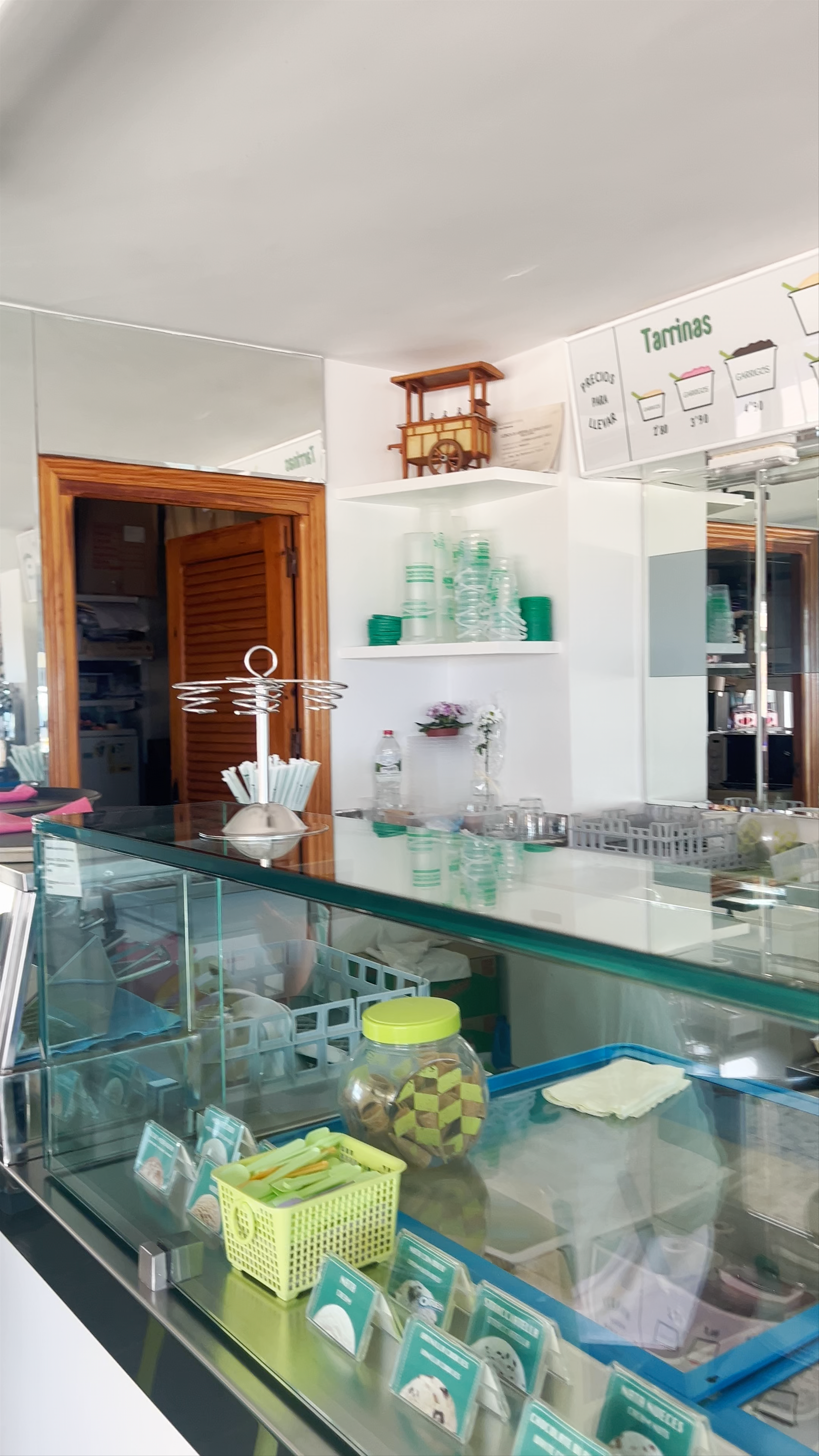 Heladería Garrigós: Classic Spanish Ice Cream by the Sea in Los Arenales del Sol