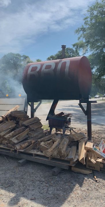 D'Z Pit BBQ - Outside - Food Trucks Near Me - Florence, South Carolina