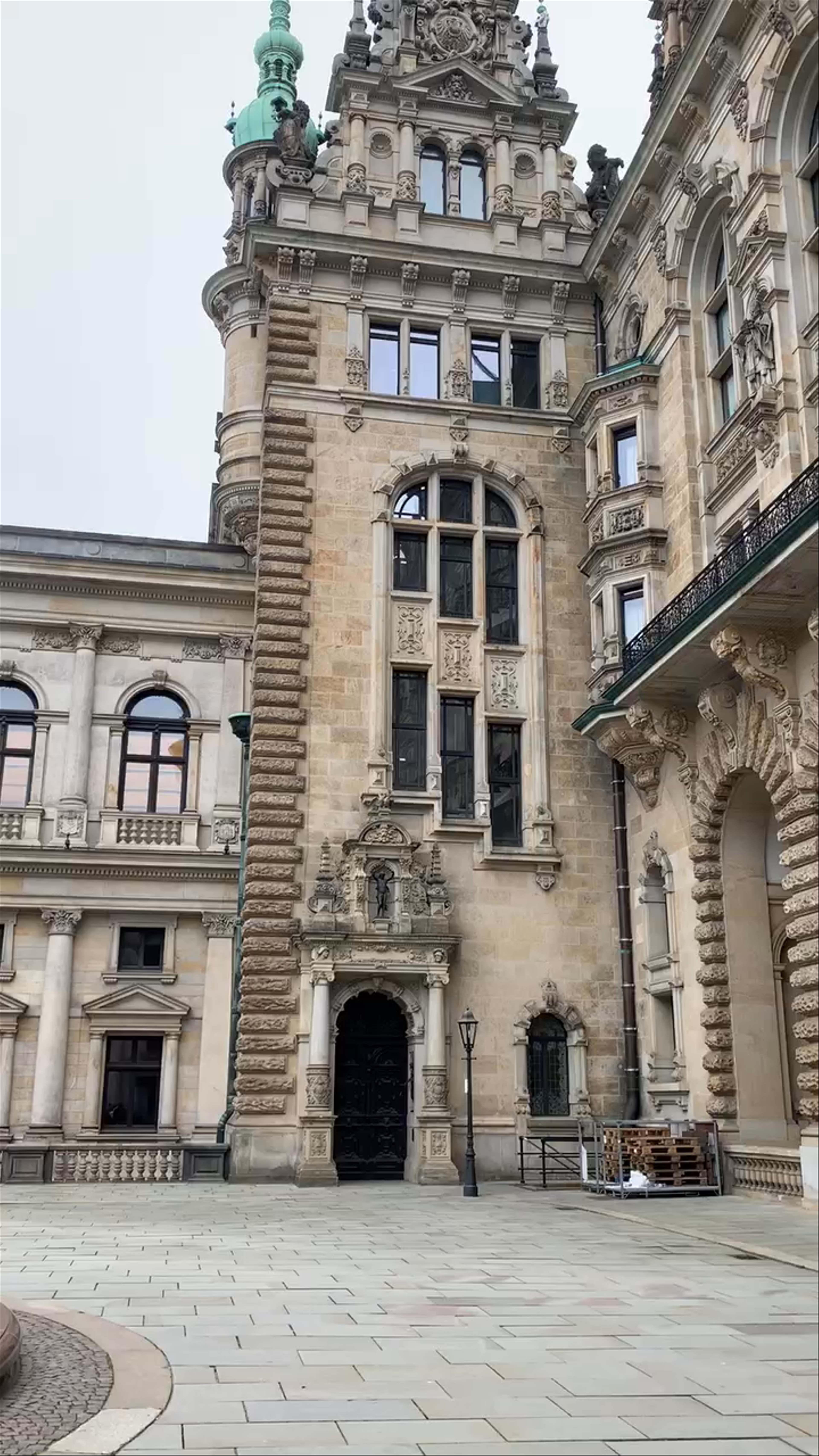 Exploring Hamburg Town Hall: A Stunning Architectural Gem