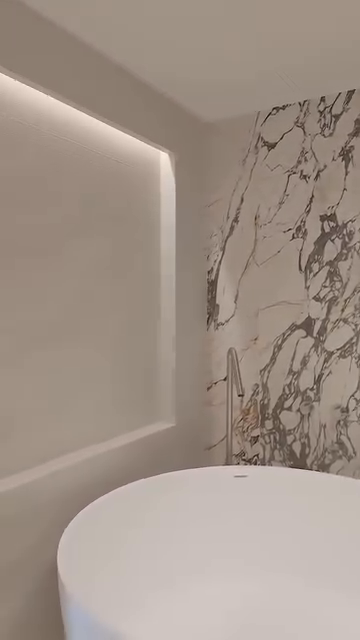 Luxurious-marble-bathroom-design.