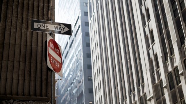 'One way' and 'do not enter' street signs