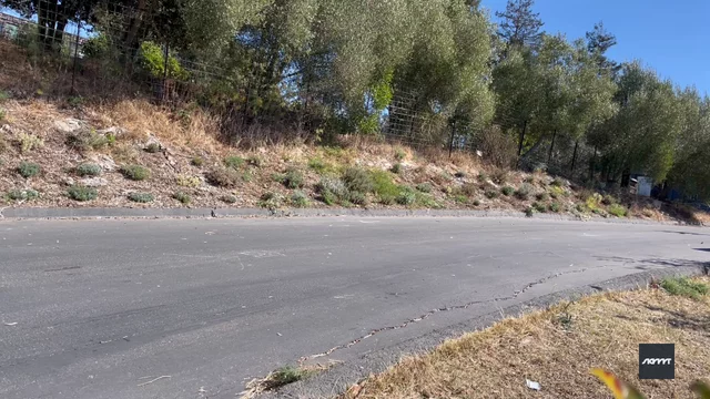 riu set: Glide down a hill