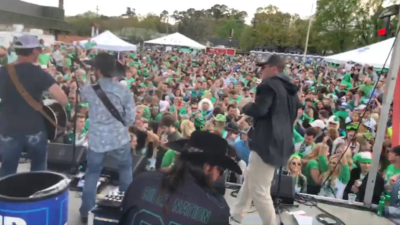 Uncle Earl's  - Free Will Wade was an epic 10,000 loud chant during St Patrick's Day in 2019! - Bars Near Me - Baton Rouge, Louisiana