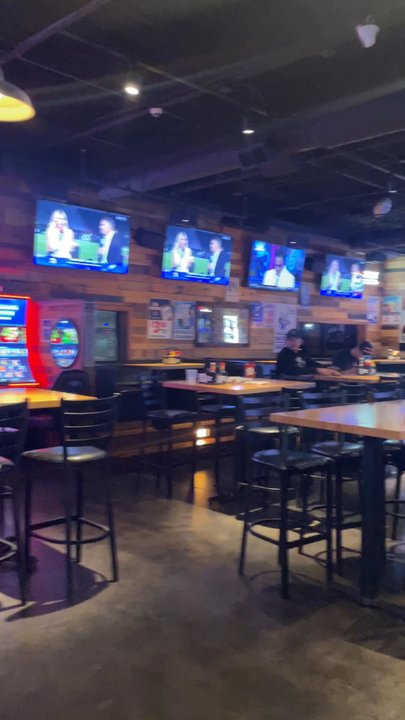 American Tap Pub & Eatery - Thursday Night vibes - New American Near Me - Addison, Illinois