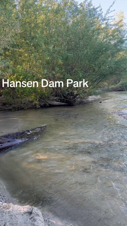 Hansen Dam Park - Es una hermoso Riachuelo que pasa en medio del parque Hansen Dam Park - Parks Near Me - Sylmar, California