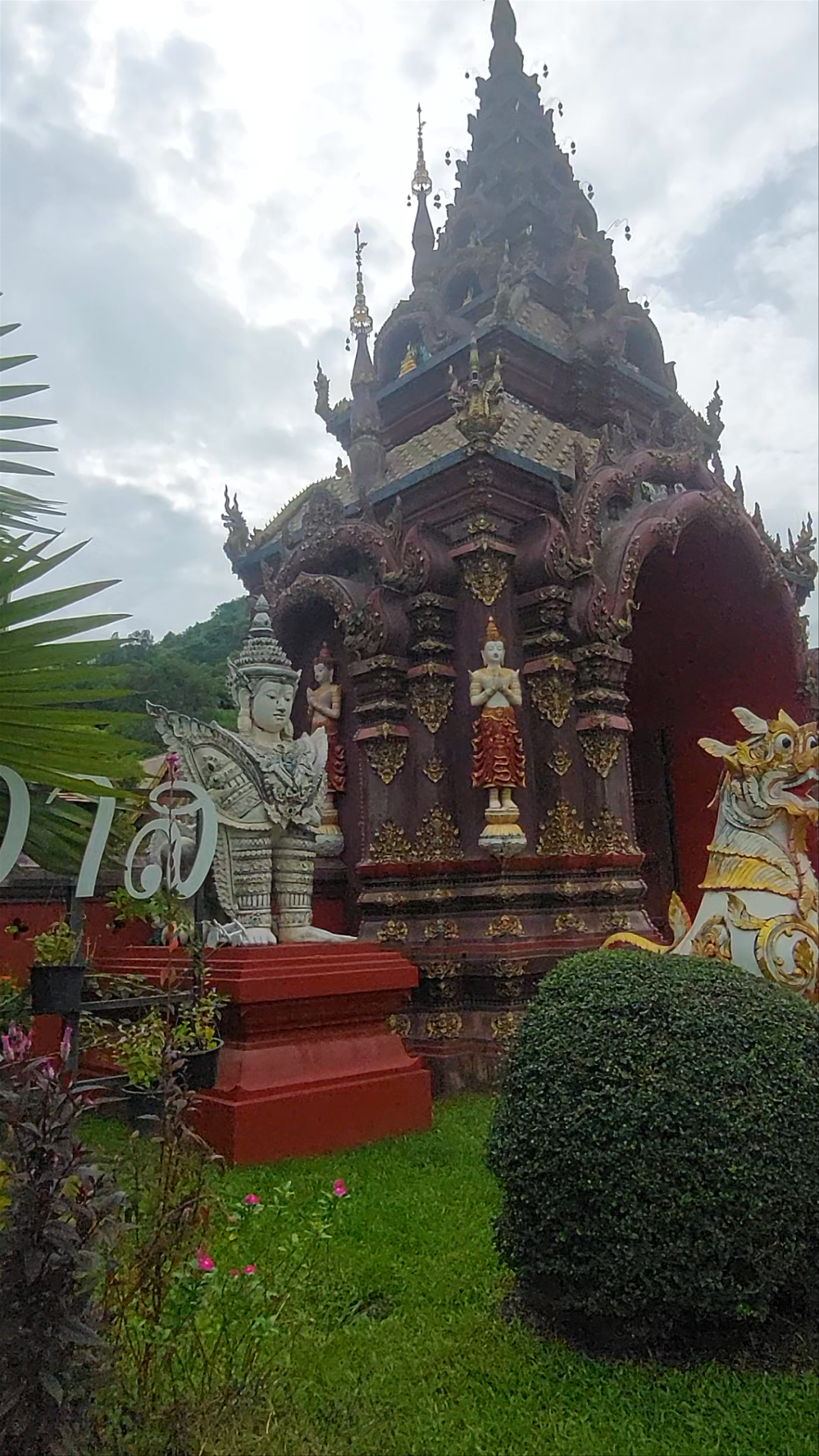 Wat Ban Pong: Tranquil Temple Beauty in Chiang Mai, Thailand