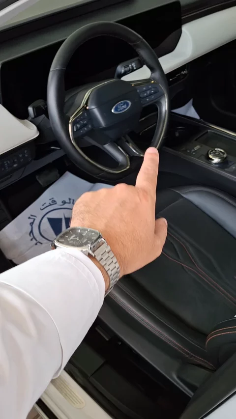 فورد تورس Titanium 2023