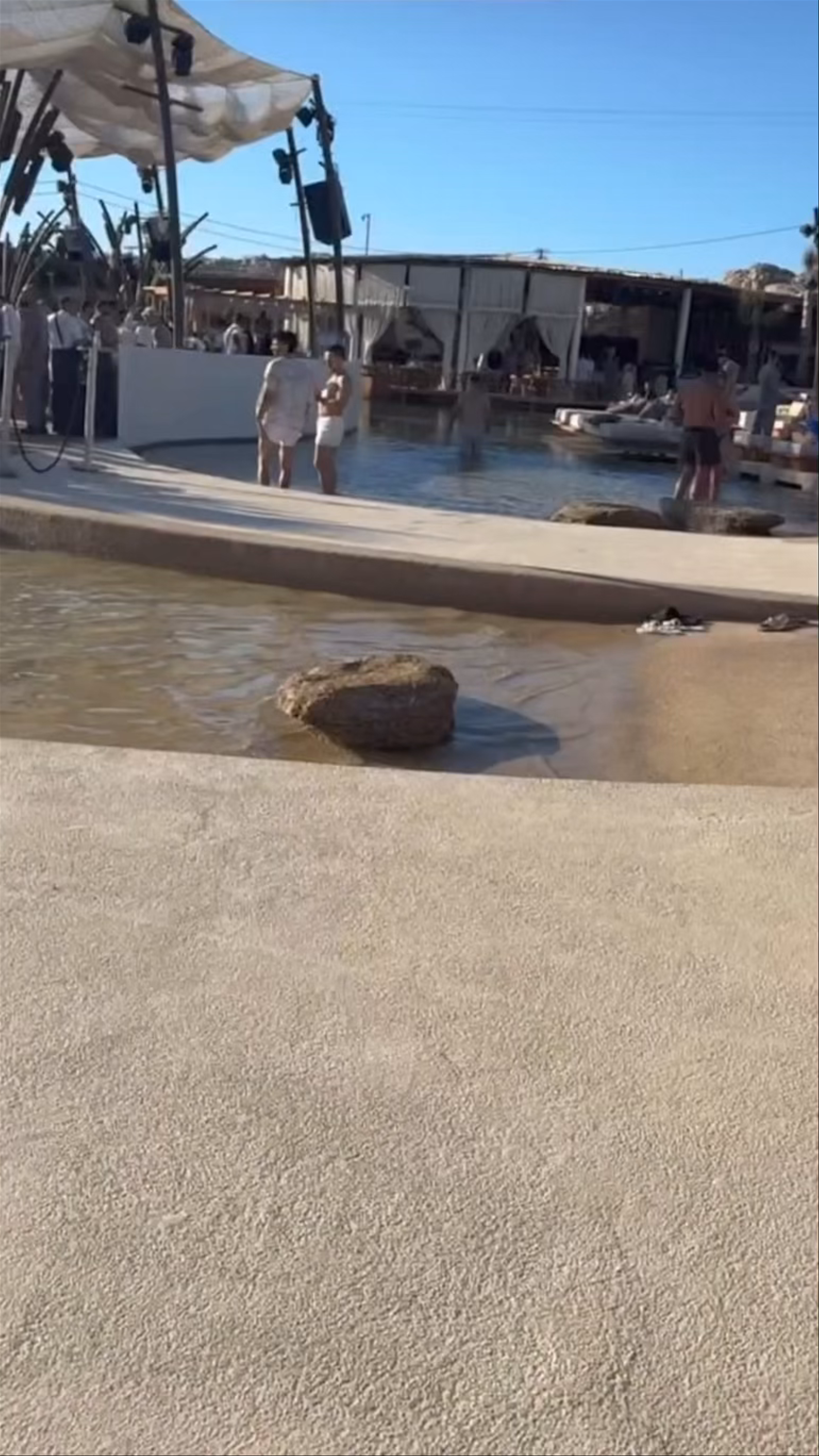 SantAnna Mykonos: Vibrant Beach Club Experience at Paraga Beach