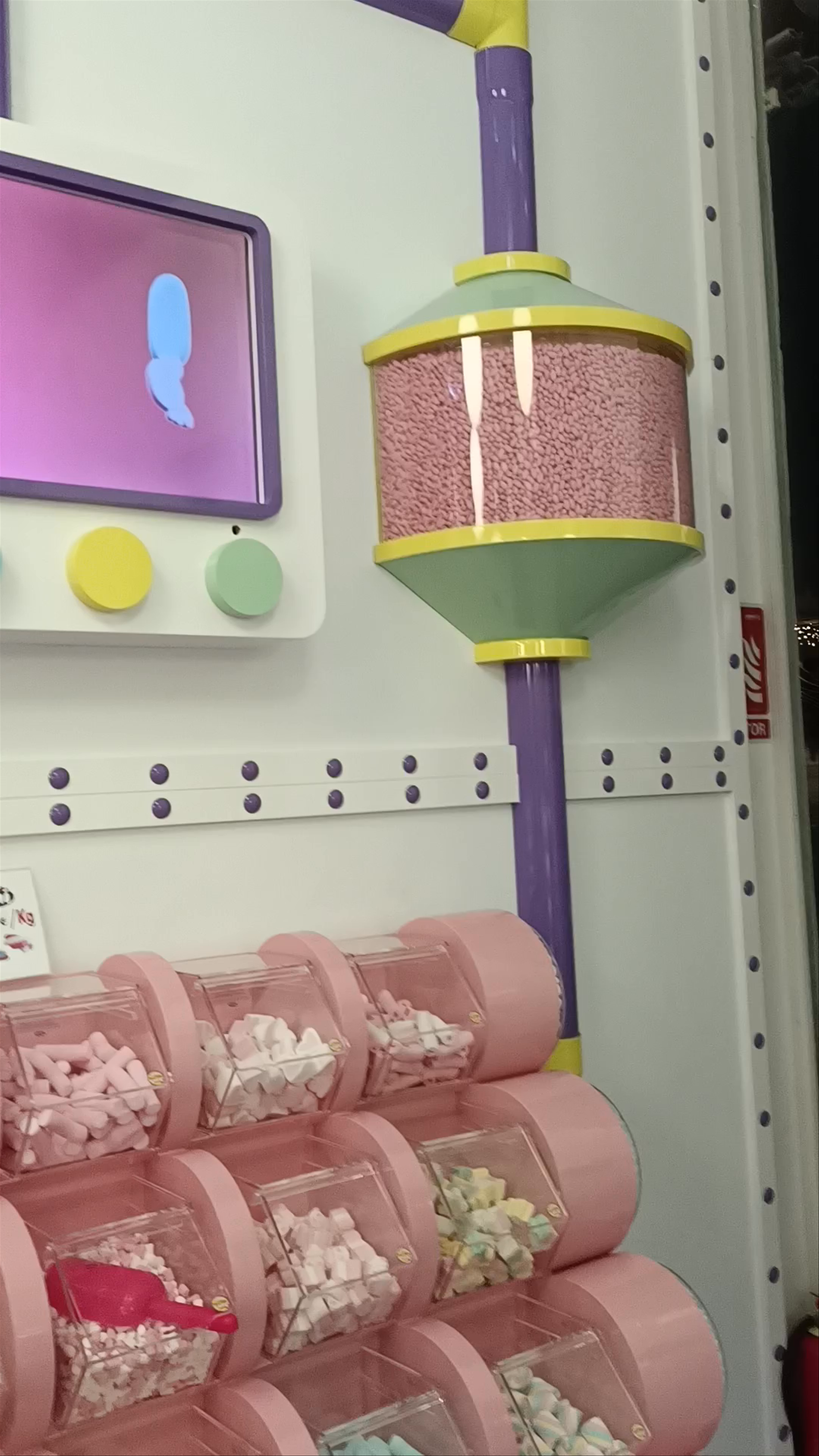 Tienda Fini Murcia: A Colorful Candy Wonderland in Murcia, Spain