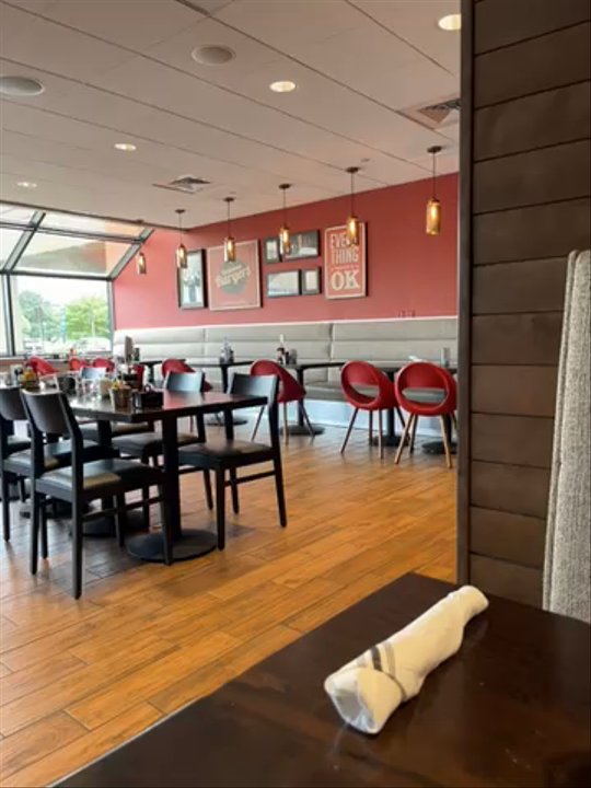Burger Theory - It's really nice in here, and the staff are really cool. The water tastes properly filtered - Burgers Near Me - Grand Rapids, Michigan