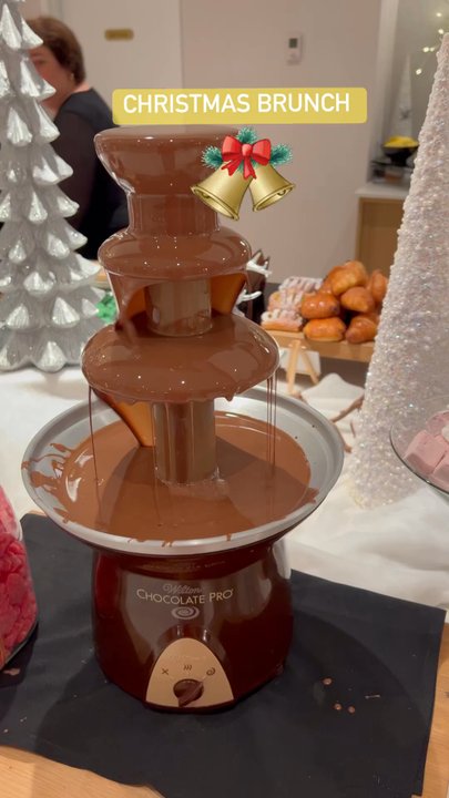 Lloyd - Christmas brunch! - Lounges Near Me - Montreal, Quebec