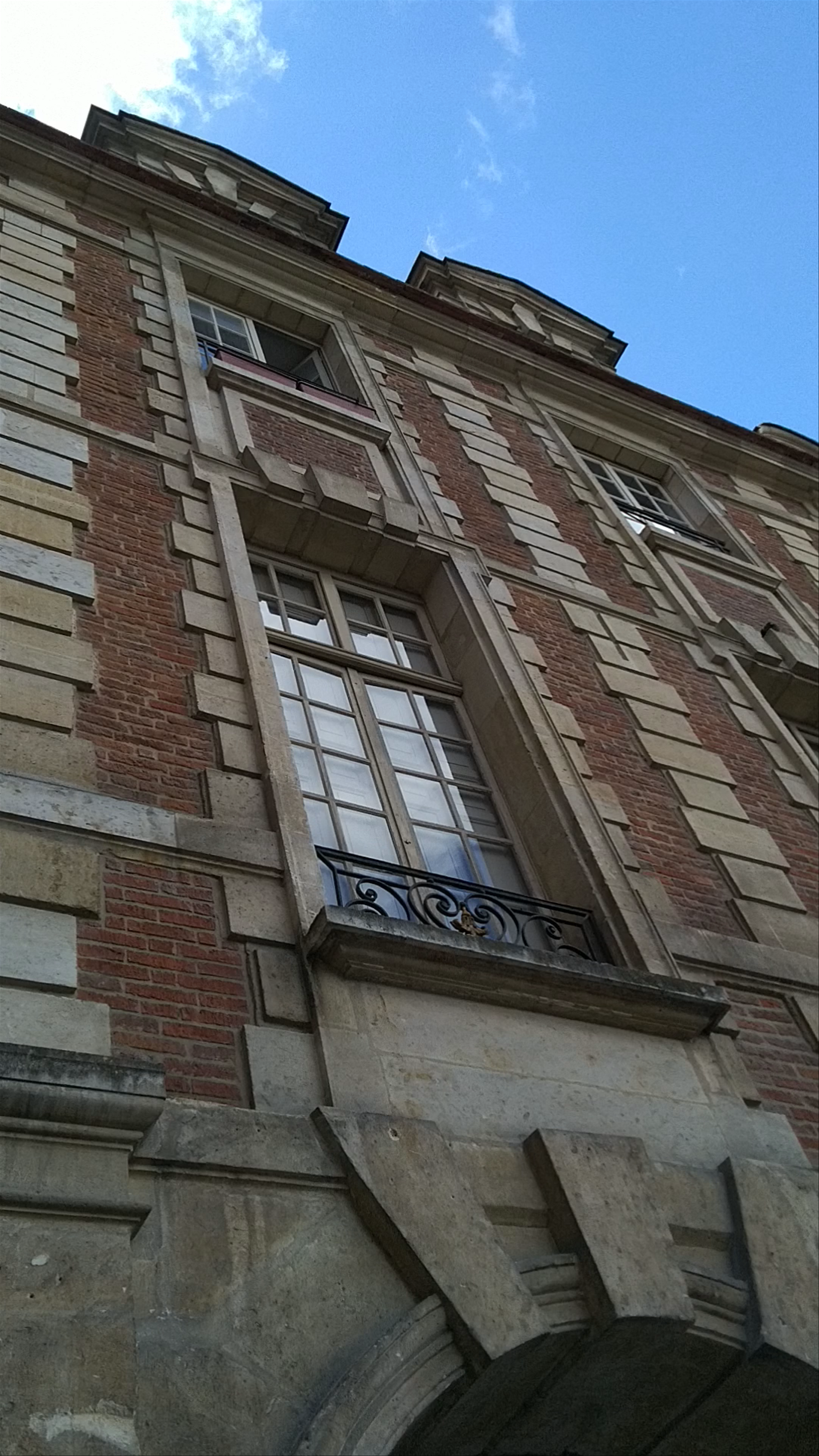 Place des Vosges: Historic Elegance in the Heart of Paris