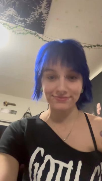 Great Clips - They cut my friend's hair way too short when she only asked for an undercut and even made the undercut uneven - Hair Salons Near Me - Manhattan, Kansas