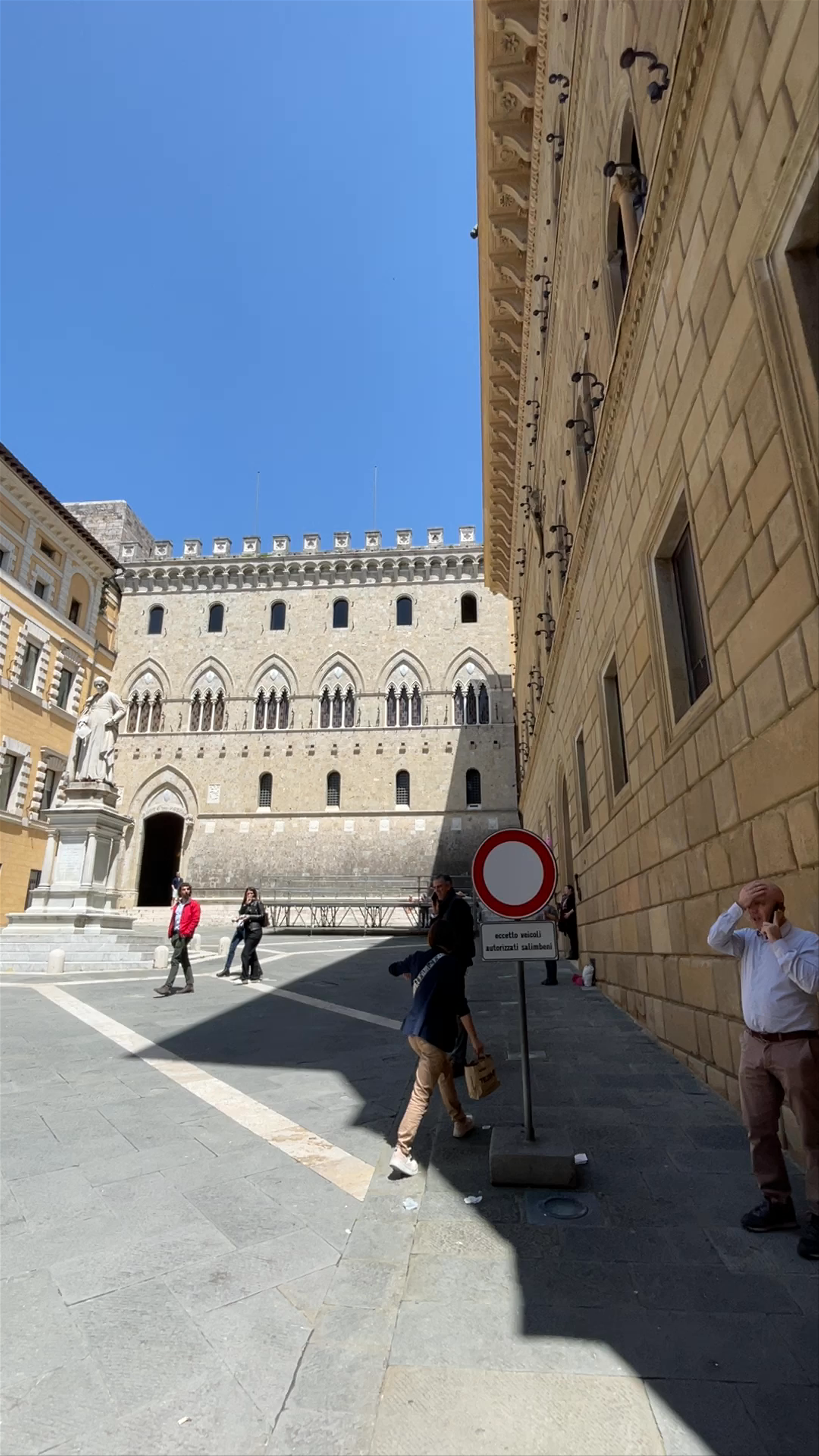 Palazzo Salimbeni: Historic Heart of Siena