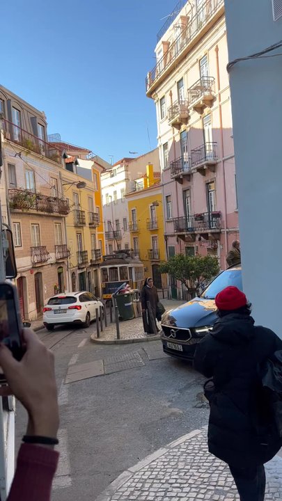 Tram 28 Street Car - Stuck in rush hour - Trains Near Me - Lisbon, 11