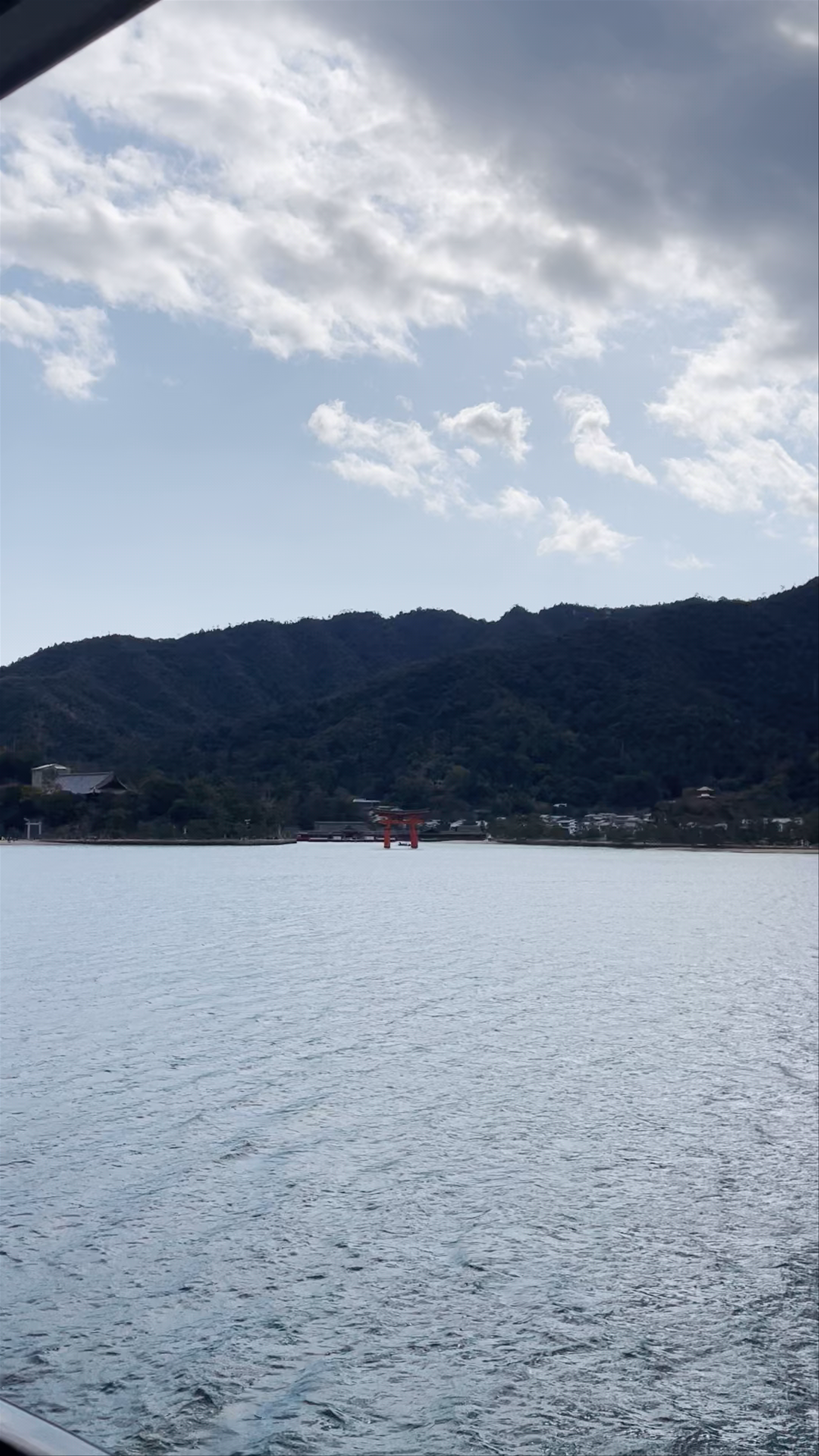 Torii Flotante del Santuario Itsukushima: Majestic Floating Gate in Hatsukaichi, Japan