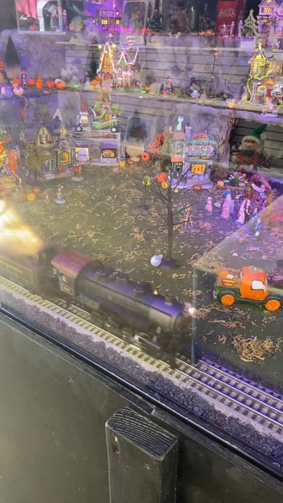 Abel's Apple Acres - Halloween decorations - Bakeries Near Me - Placerville, California