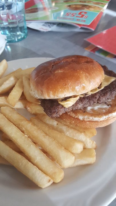 Friendly's - This order is wrong where is the lettuce and tomato - Ice Cream & Frozen Yogurt Near Me - Springfield, Massachusetts