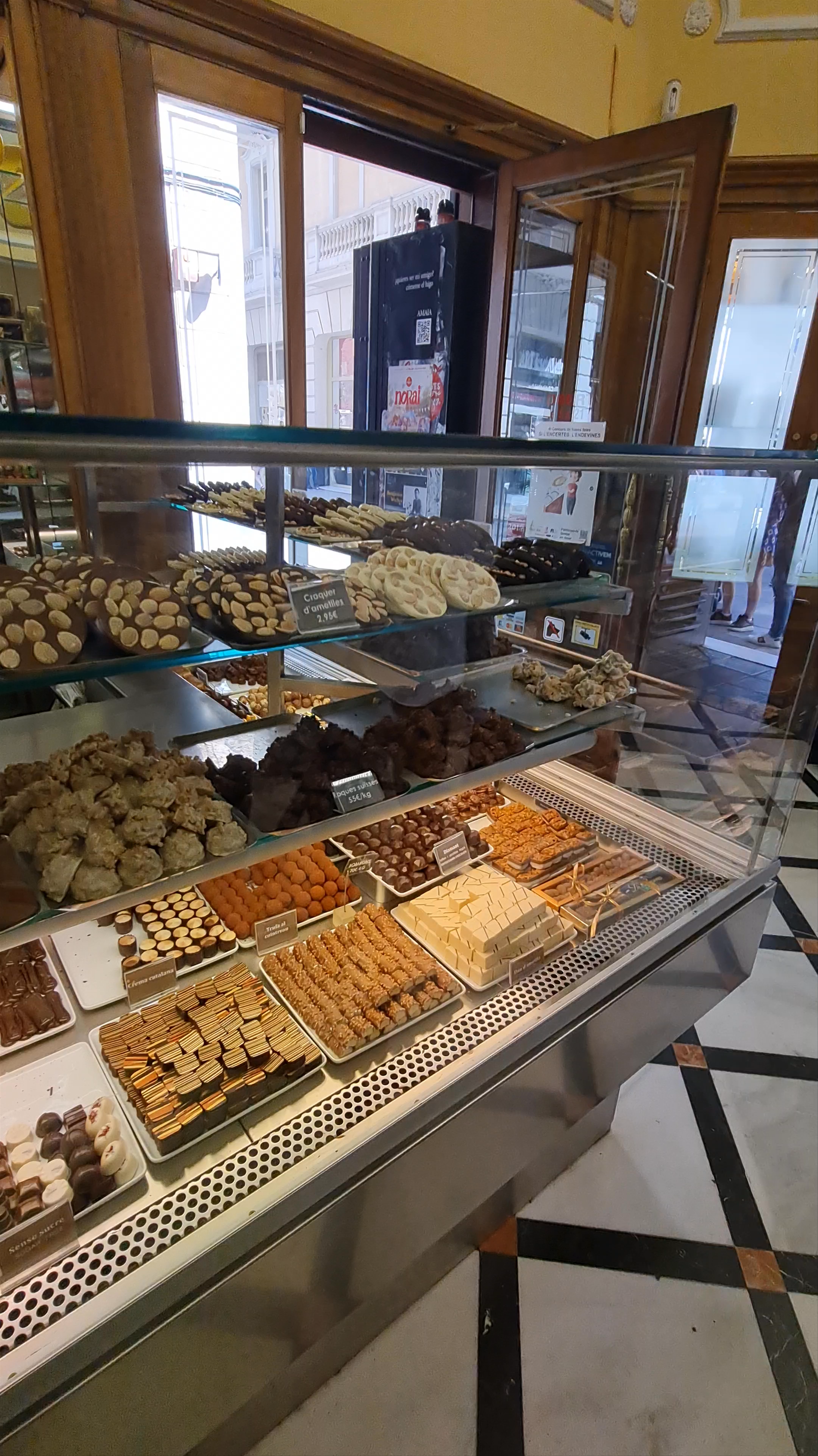 Pastisseria La Colmena: Timeless Sweet Traditions in Barcelona