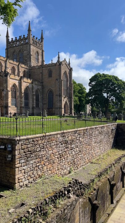 Dunfermline Abbey - Landmarks & Historical Buildings Near Me - Dunfermline, FIF