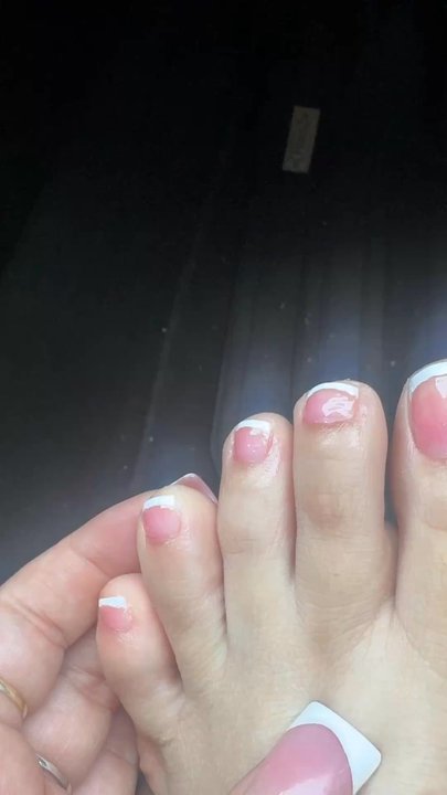 Pop Nails - Left the nail shop with polish all around my toes - Nail Salons Near Me - Modesto, California