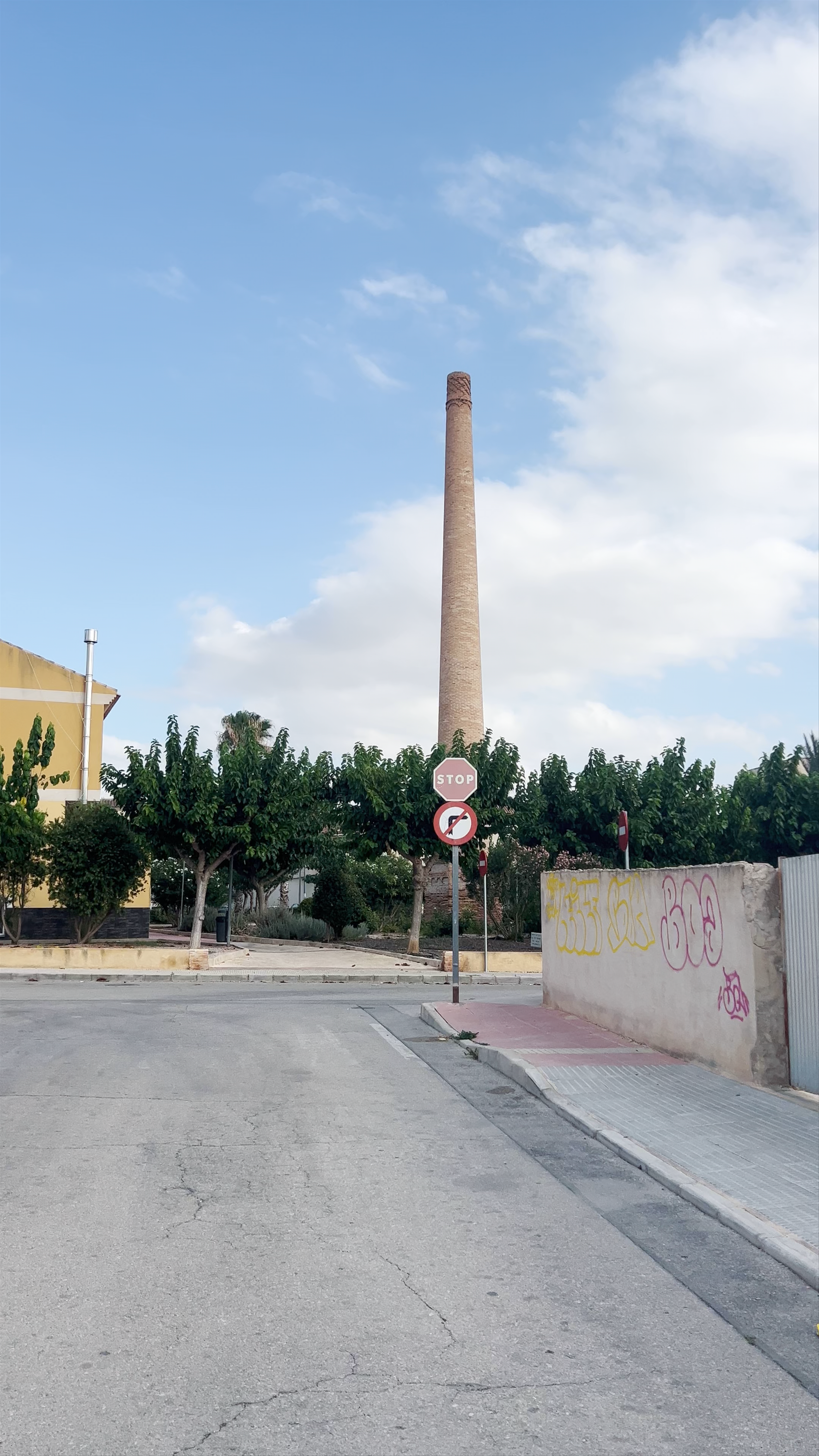 Chimenea La Chula: Archena's Iconic Brick Tobacco Chimney