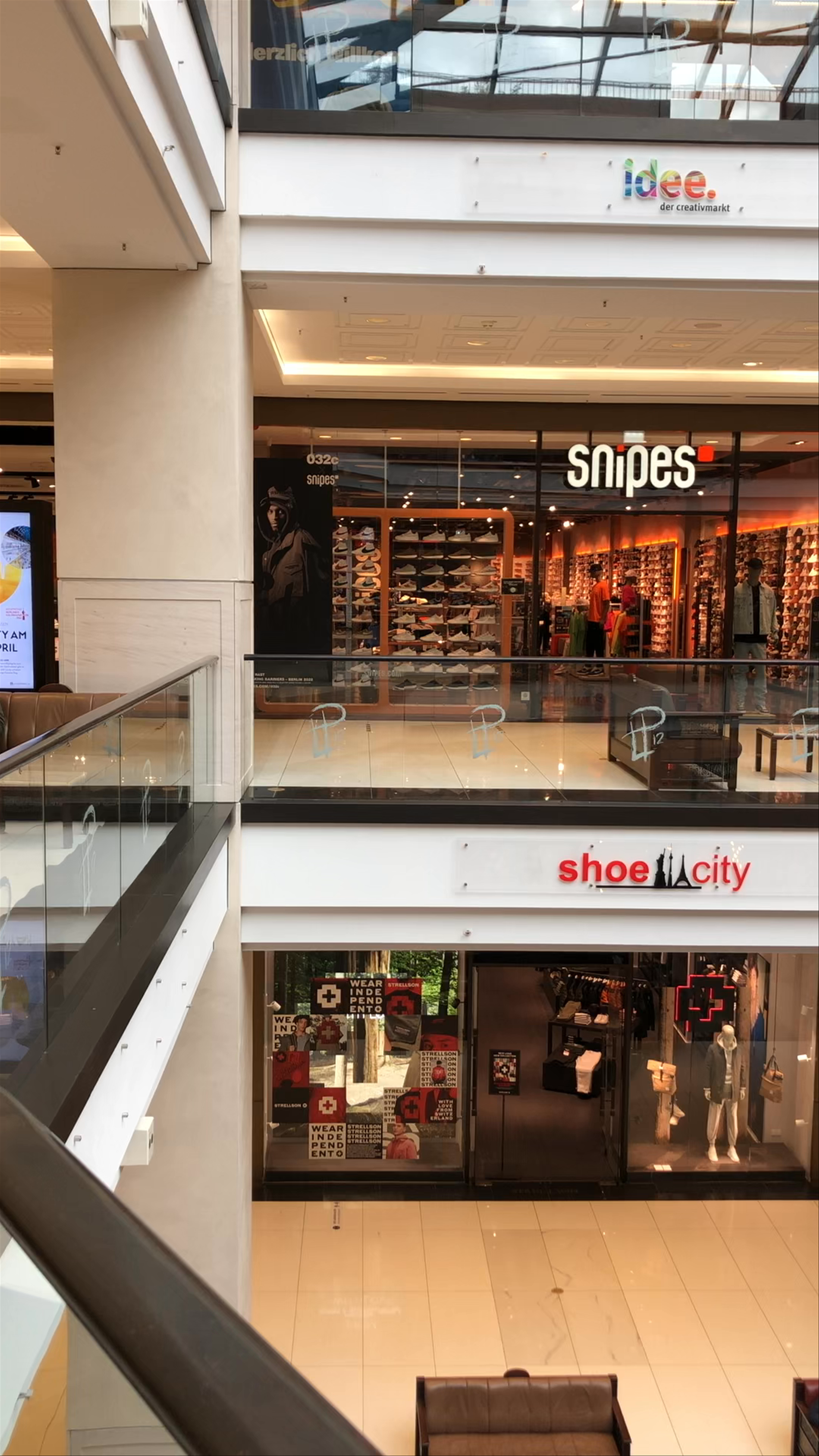 Mall of Berlin: Modern Shopping and Urban Vibes
